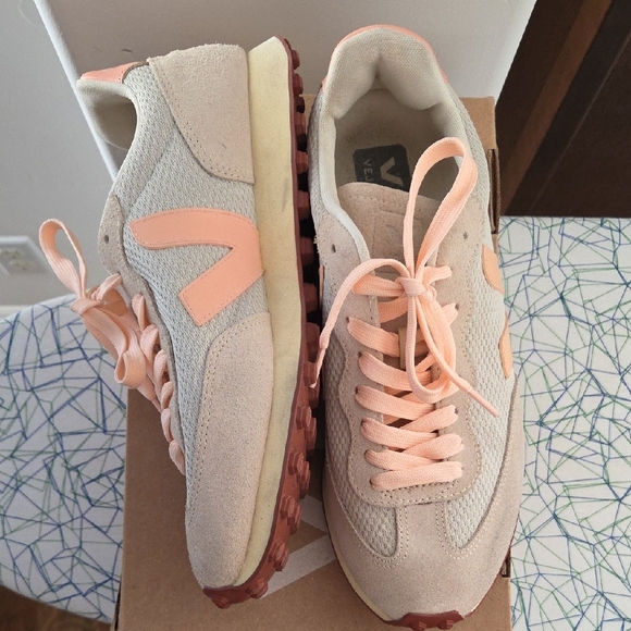 Veja Rio Branco Natural and Pink Sneakers - Picture 4 of 7